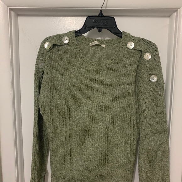 SOLD Sage green sweater with button details - Picture 3 of 3
